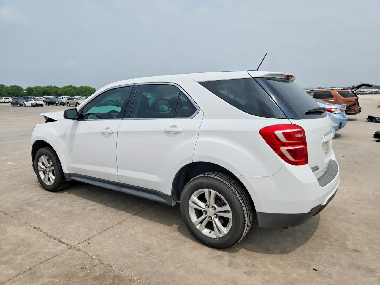 2017 Chevrolet Equinox Ls - Фото 2