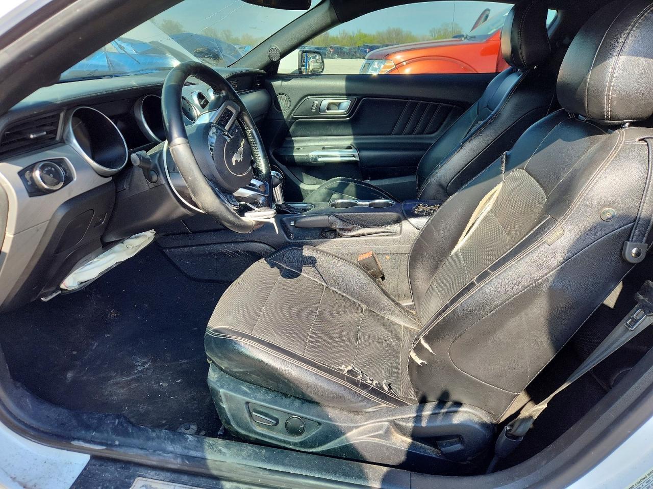 2020 Ford Mustang - Image 7