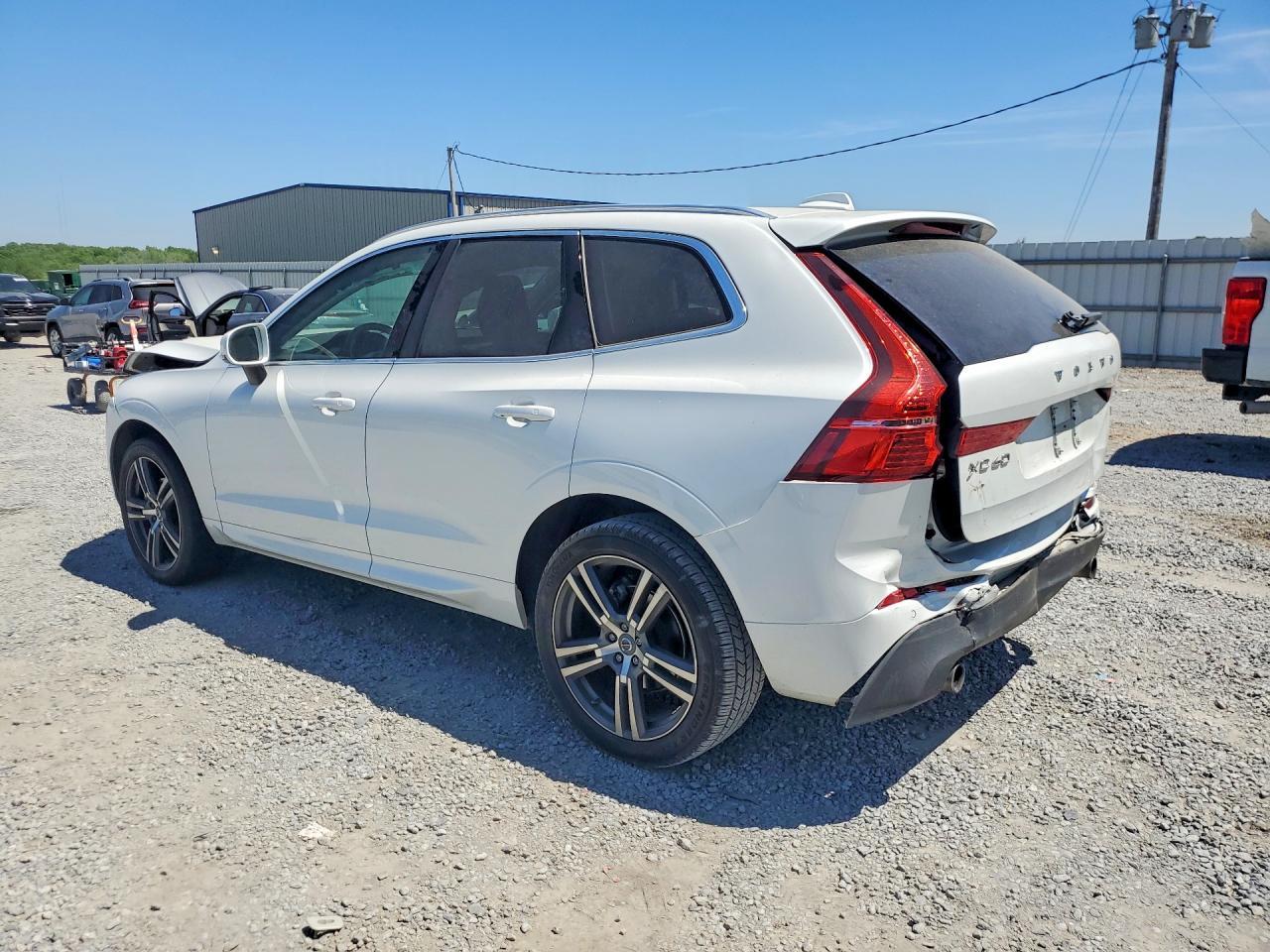 2021 Volvo Xc60 T5 Momentum - Фото 2