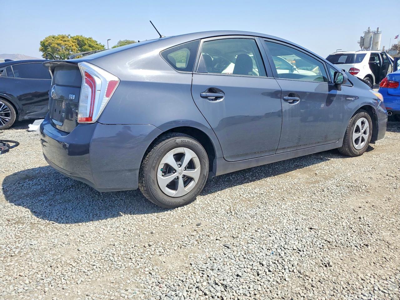 2015 Toyota Prius Two - Фото 3