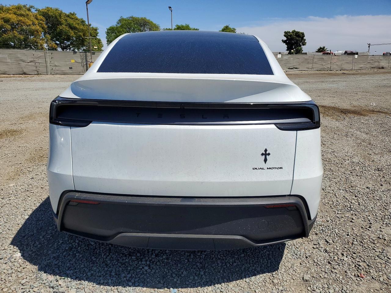 2026 Tesla Model Y - Фото 6