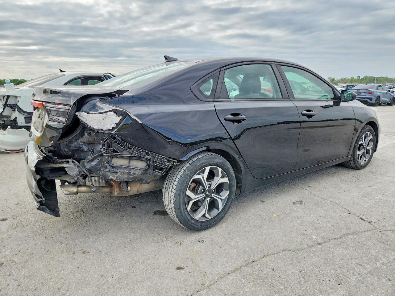 2019 Kia Forte Lxs - Image 3