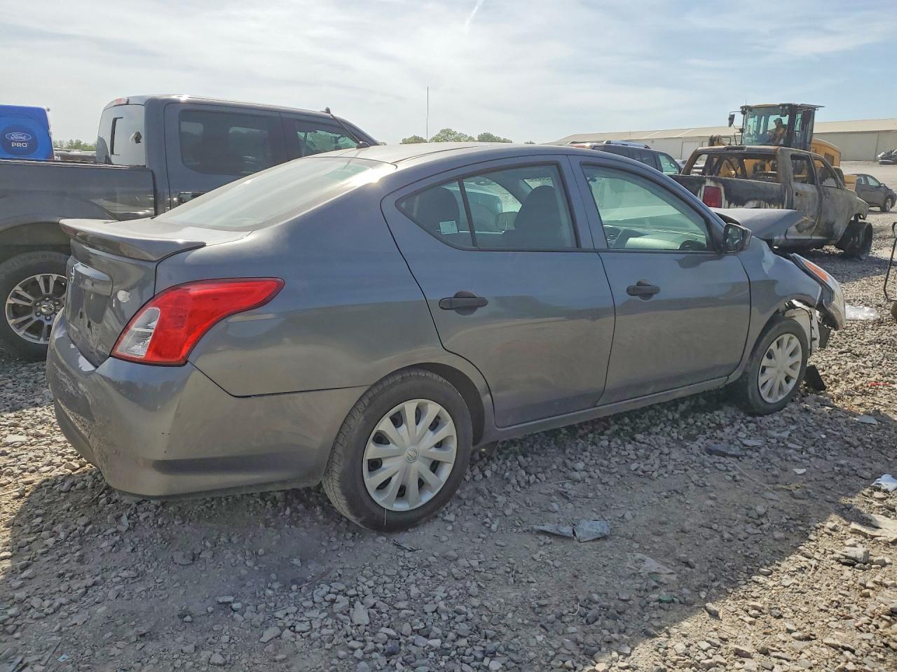 2019 Nissan Versa S Plus - Фото 3
