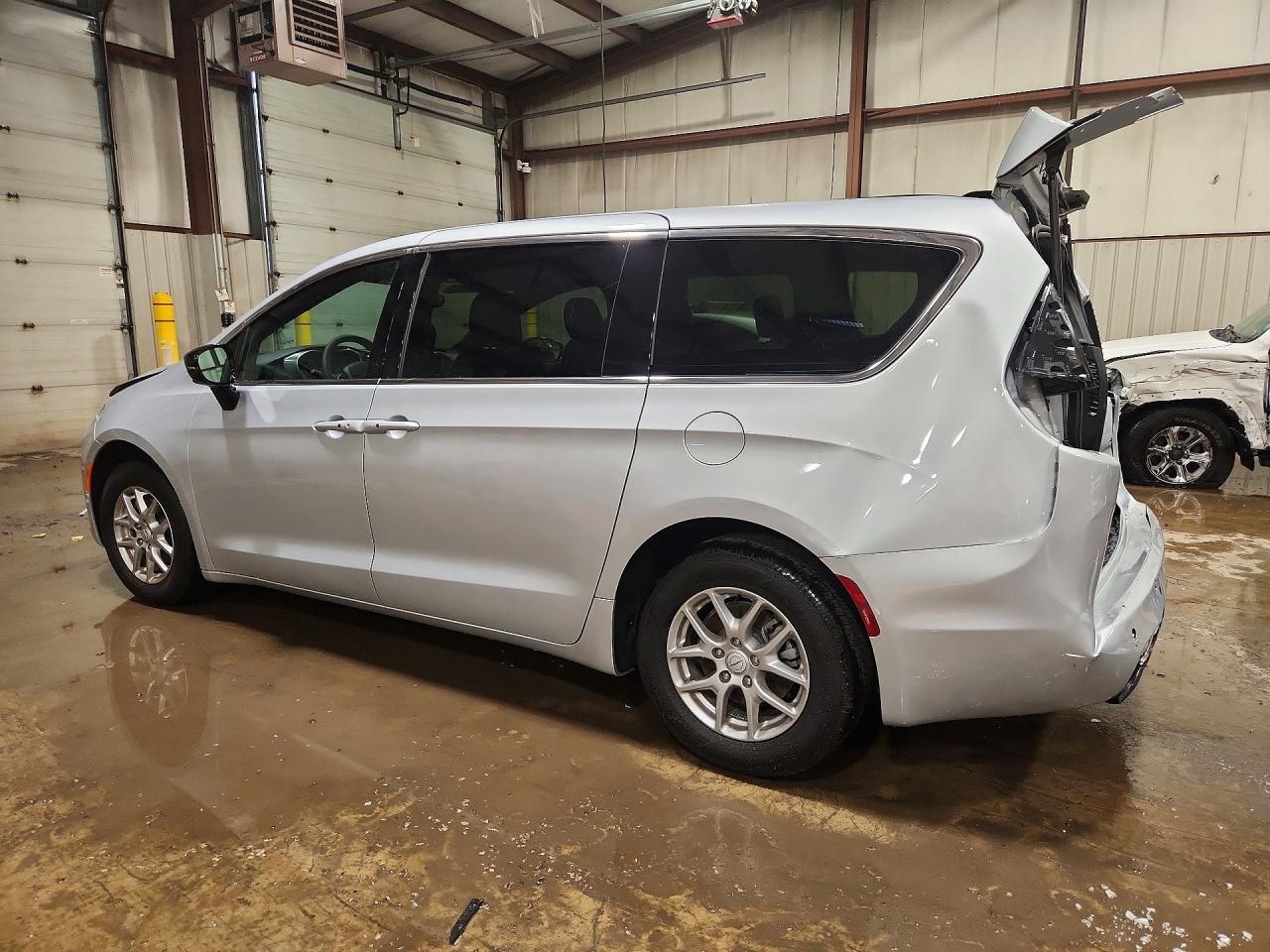 2026 Chrysler Pacifica Select - Image 2