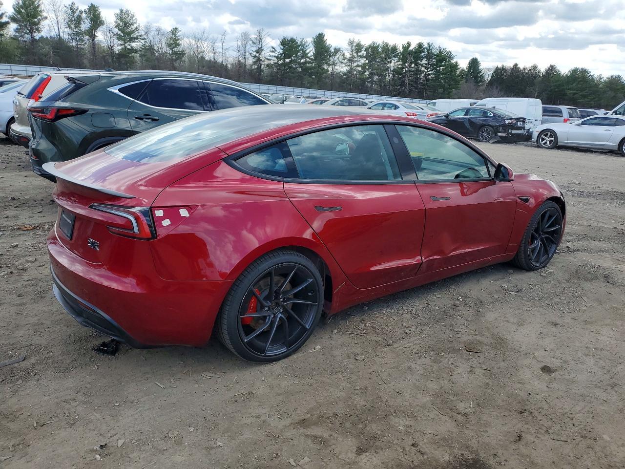 2026 Tesla Model 3 - Фото 3