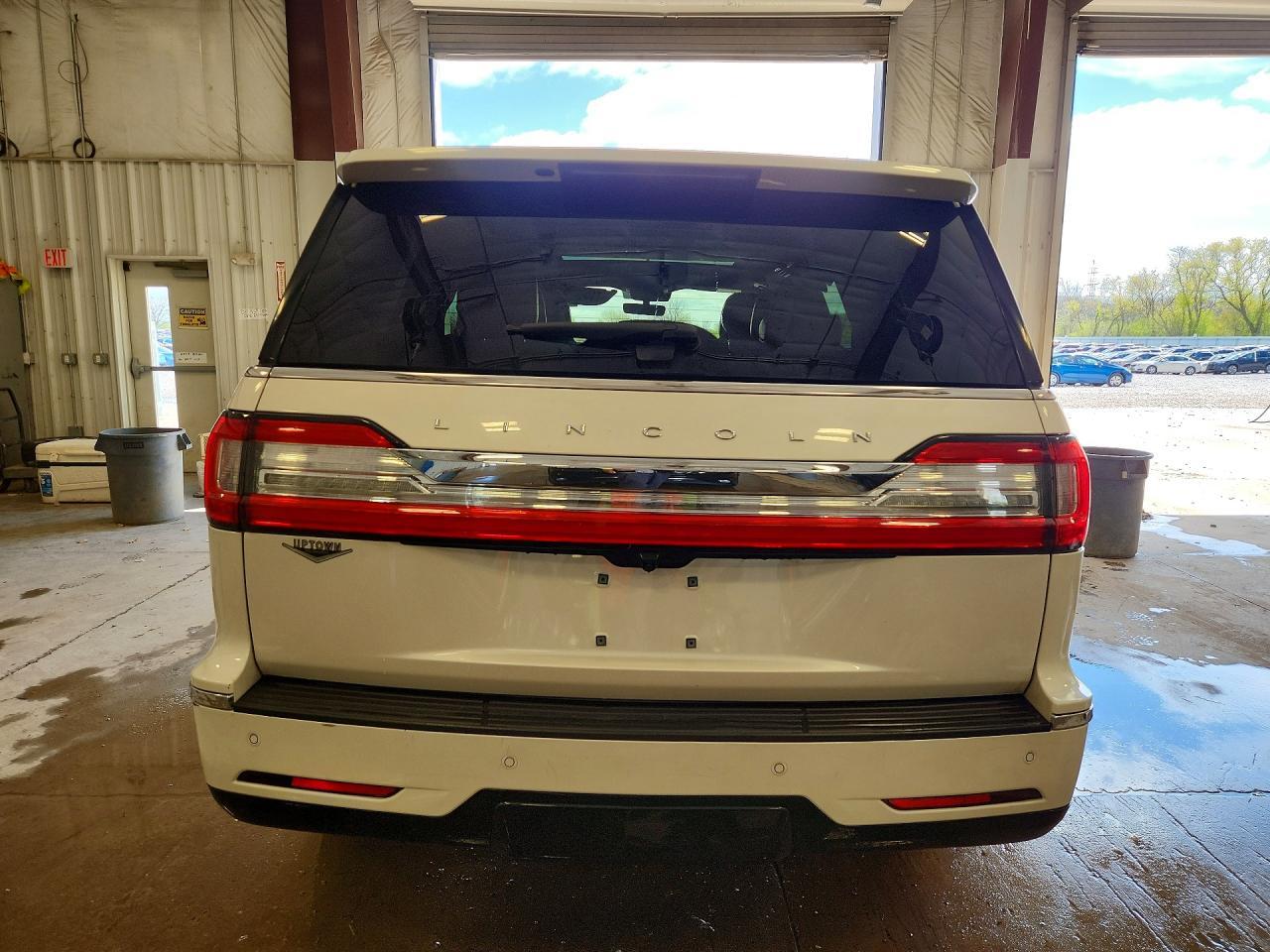 2019 Lincoln Navigator Reserve - Image 6