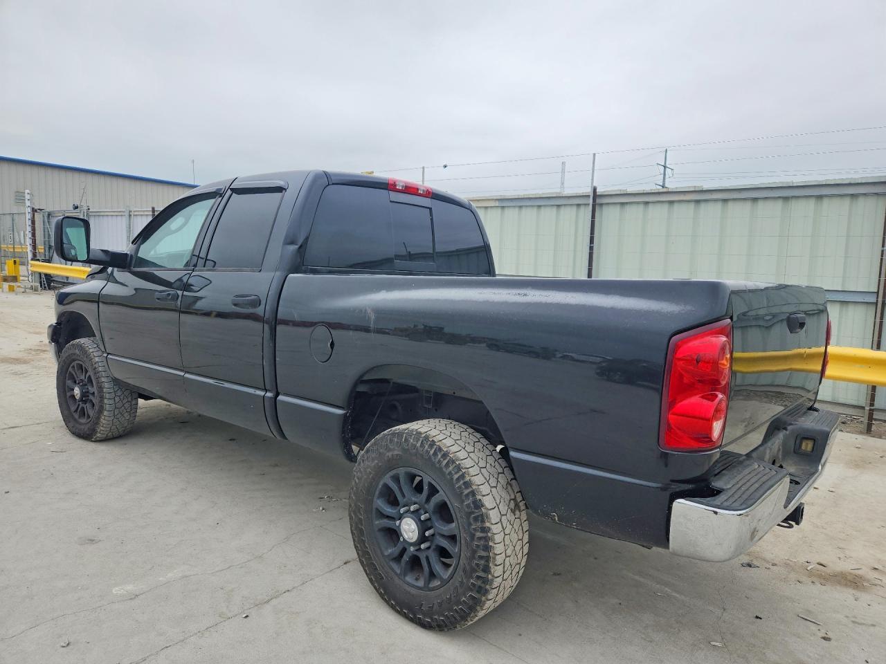 2007 Dodge Ram 2500 St - Фото 2