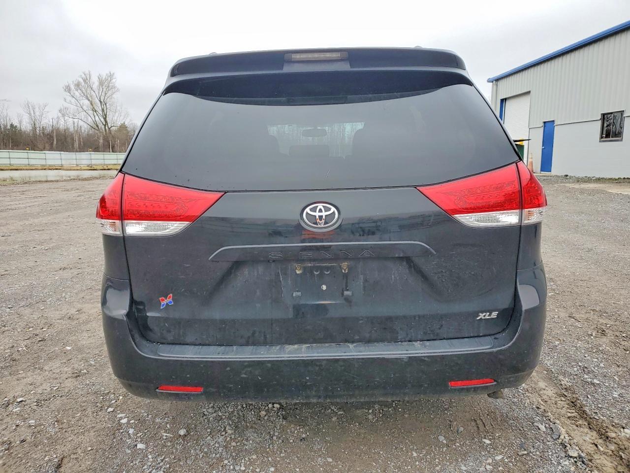 2013 Toyota Sienna Xle 8-Passenger - Image 6