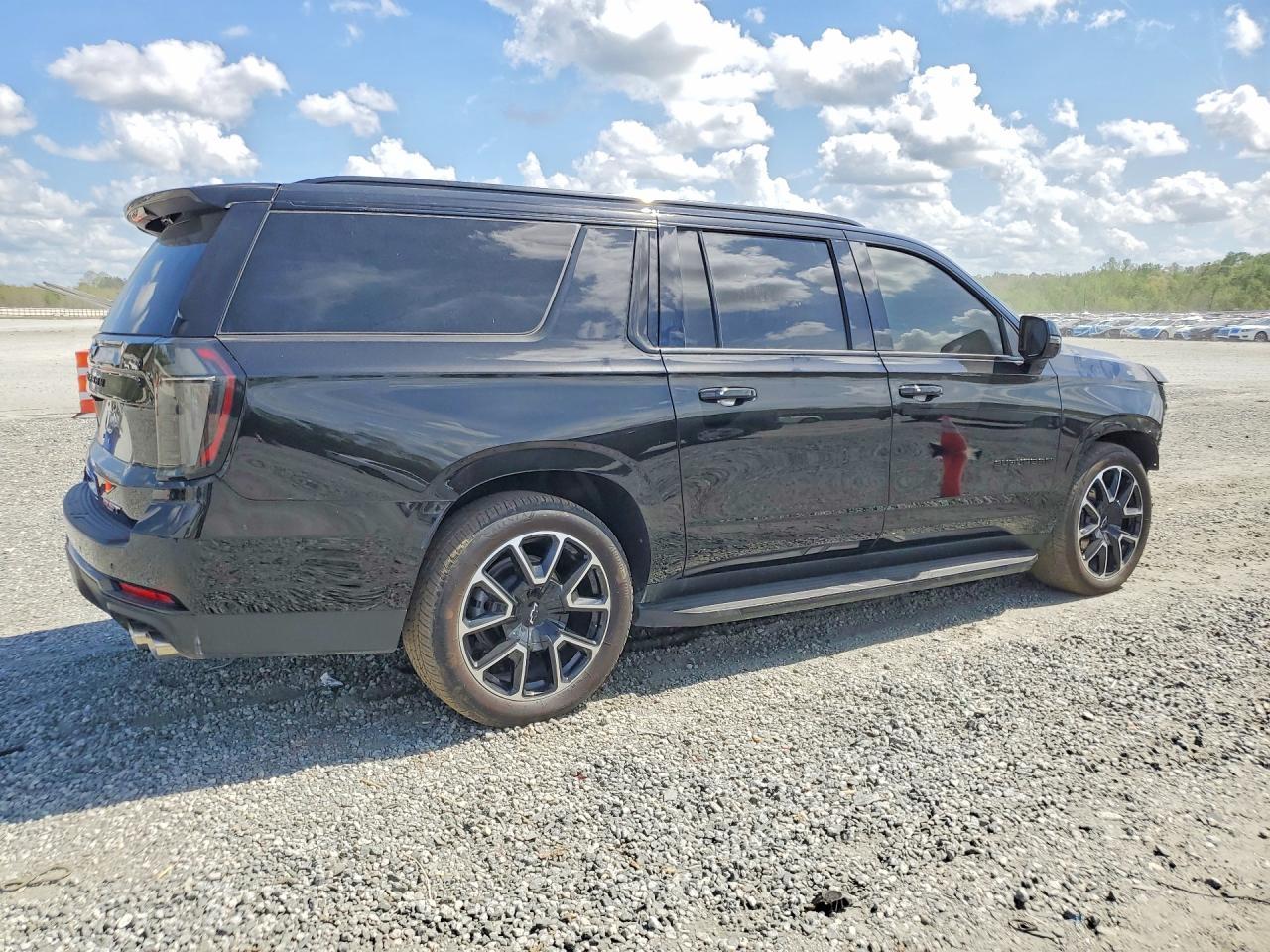 2025 Chevrolet Suburban K1500 Rst - Image 3
