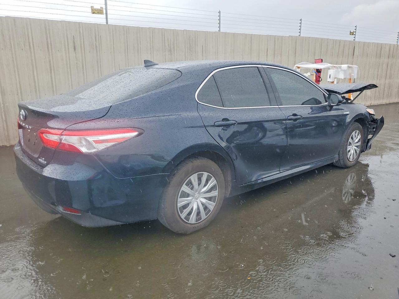 2019 Toyota Camry Hybrid Le - Фото 3