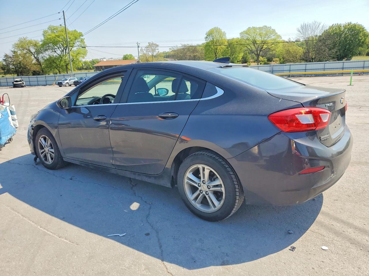 2017 Chevrolet Cruze Lt - Фото 2