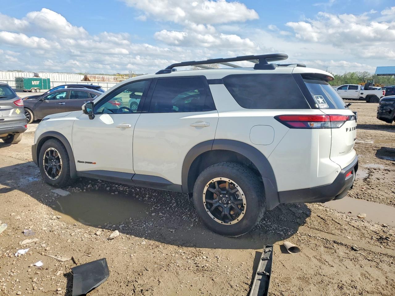 2023 Nissan Pathfinder Sv - Image 2