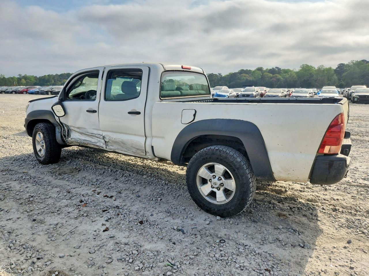 2007 Toyota Tacoma Prerunner V6 - Image 2