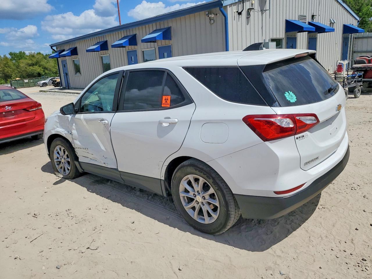 2020 Chevrolet Equinox Ls - Фото 2