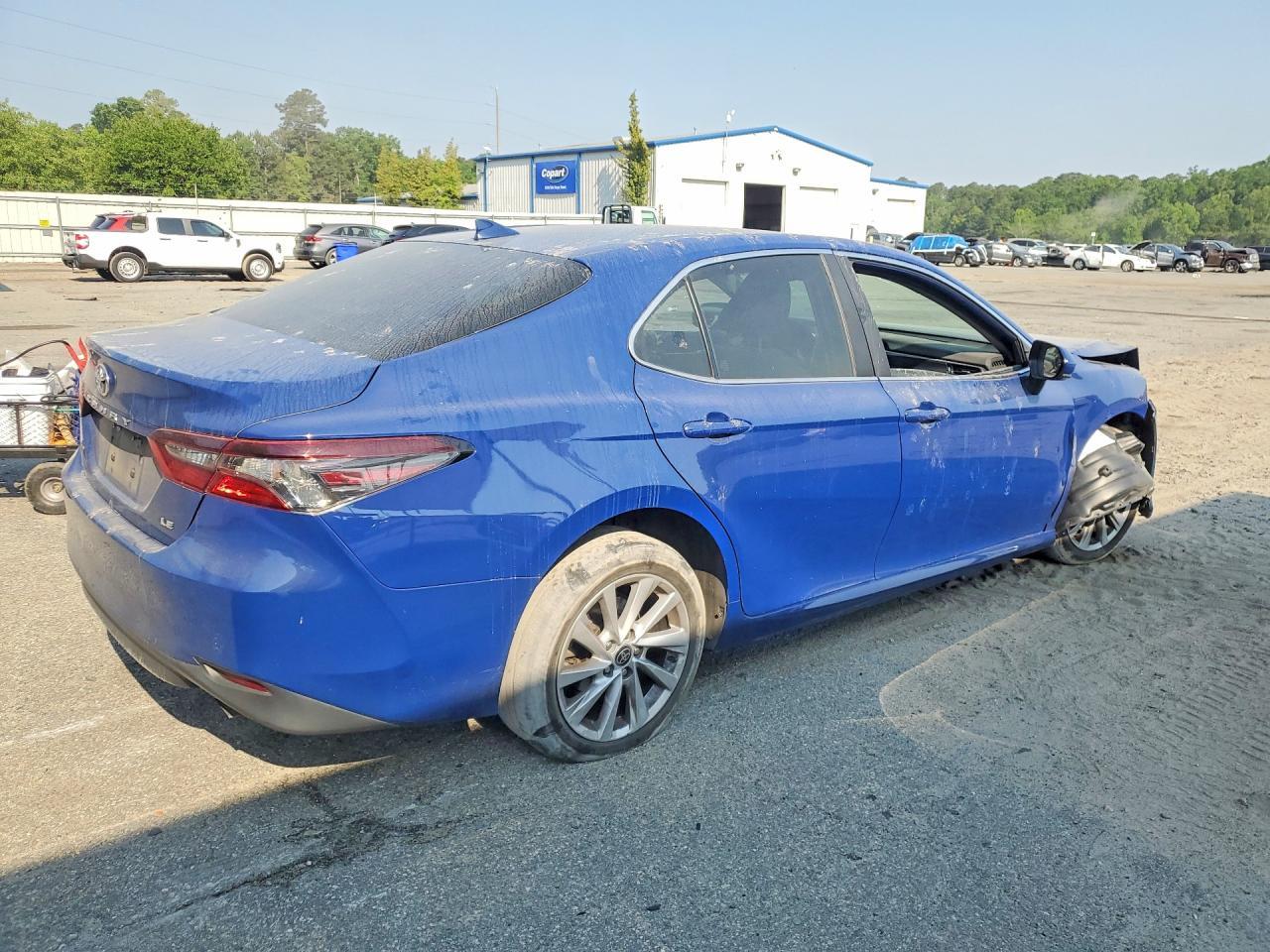 2023 Toyota Camry Le - Фото 3