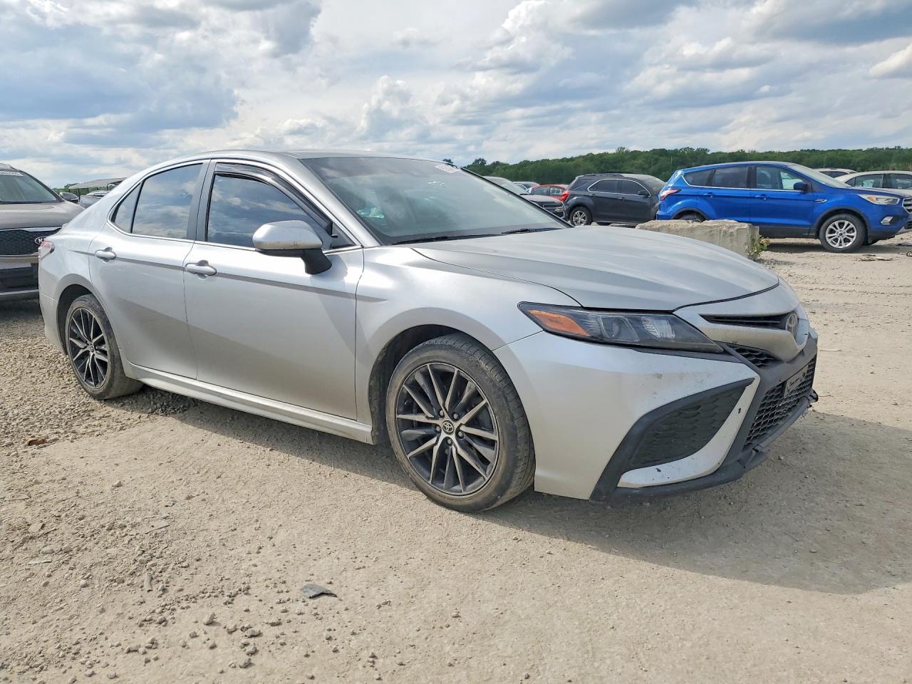 2021 Toyota Camry Se - Фото 4