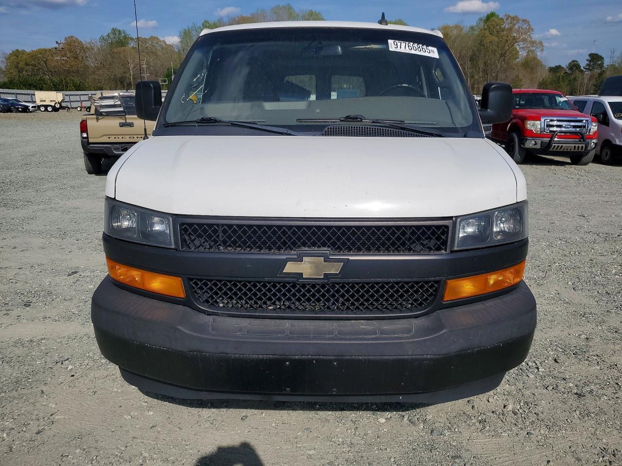 2019 Chevrolet Express 3500 Utility / Service Van - Image 5