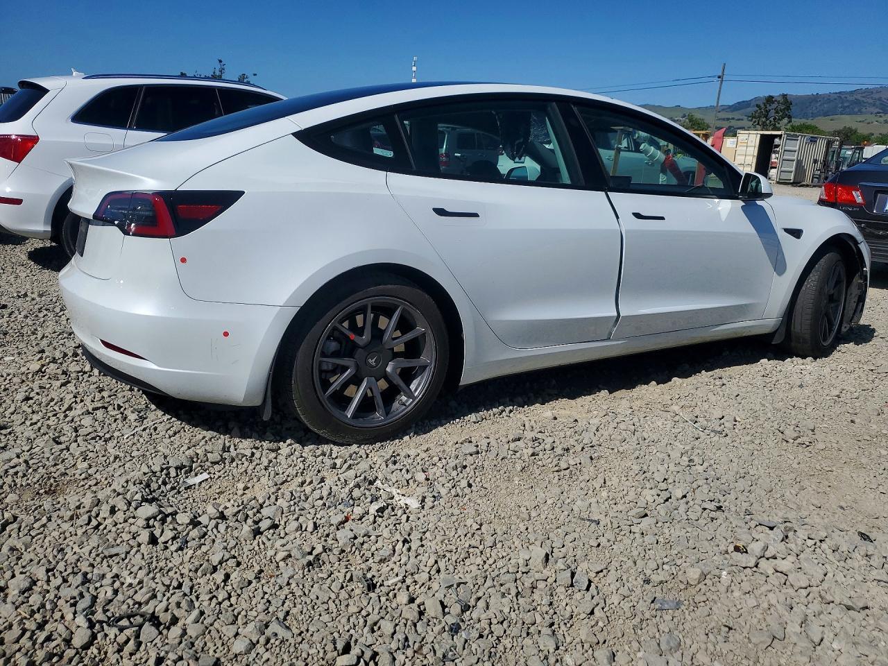 2023 Tesla Model 3 - Фото 3