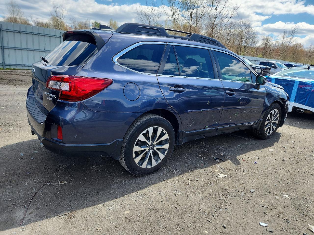 2017 Subaru Outback 3.6R Limited - Image 3