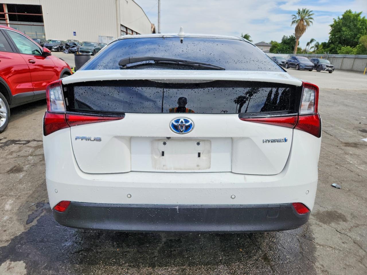 2022 Toyota Prius Le - Фото 6