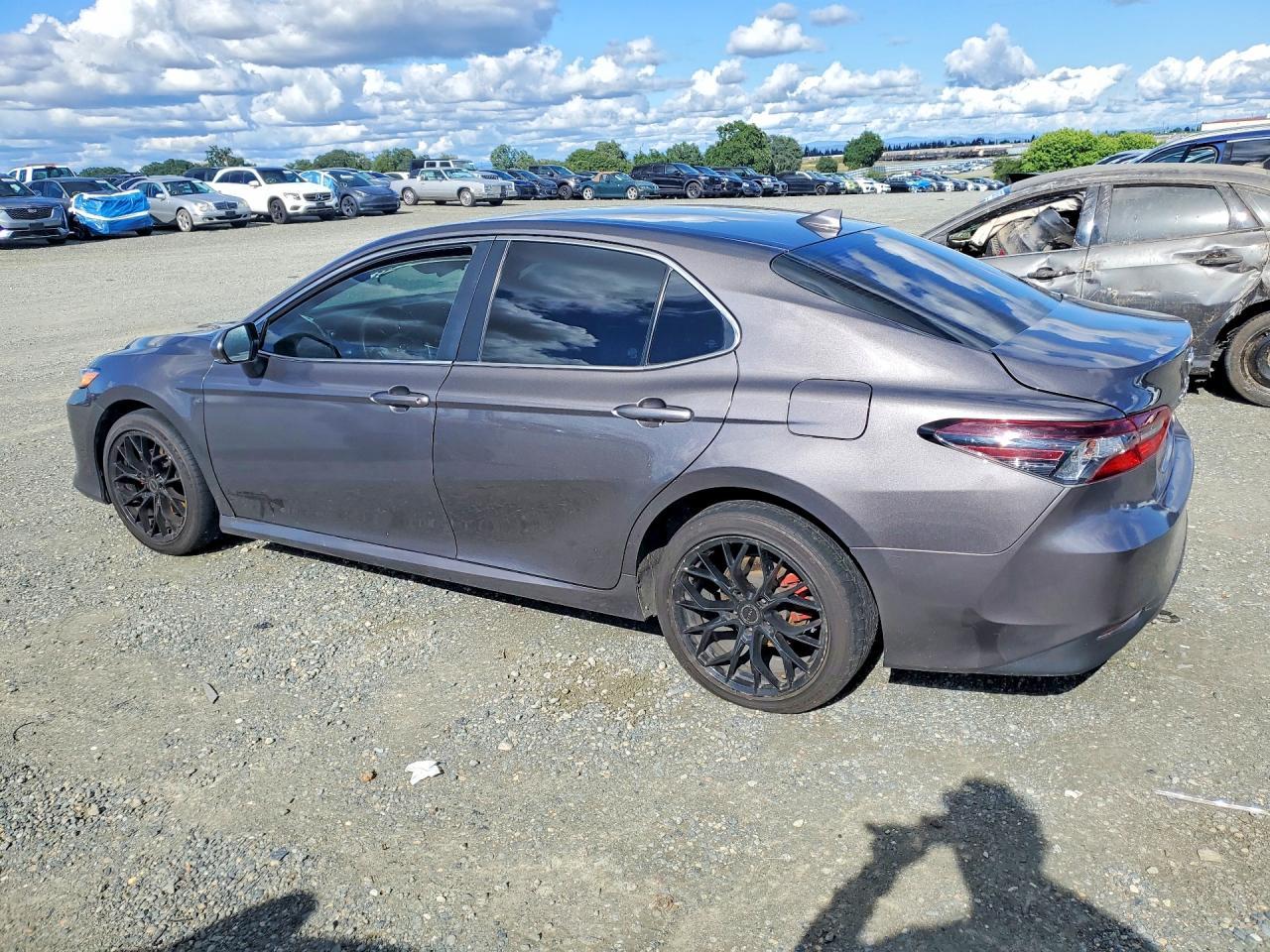 2023 Toyota Camry Le - Фото 2
