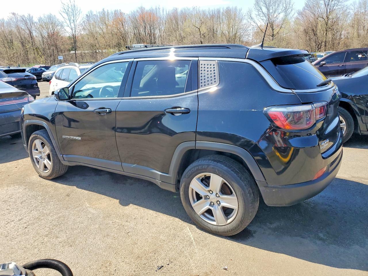 2022 Jeep Compass Latitude - Image 2