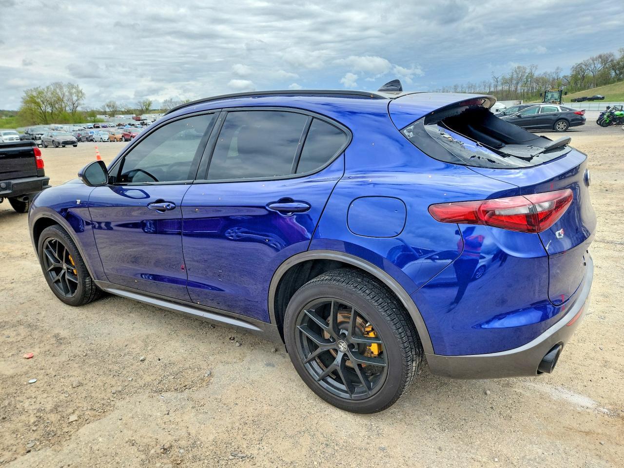 2022 Alfa Romeo Stelvio Ti - Фото 2