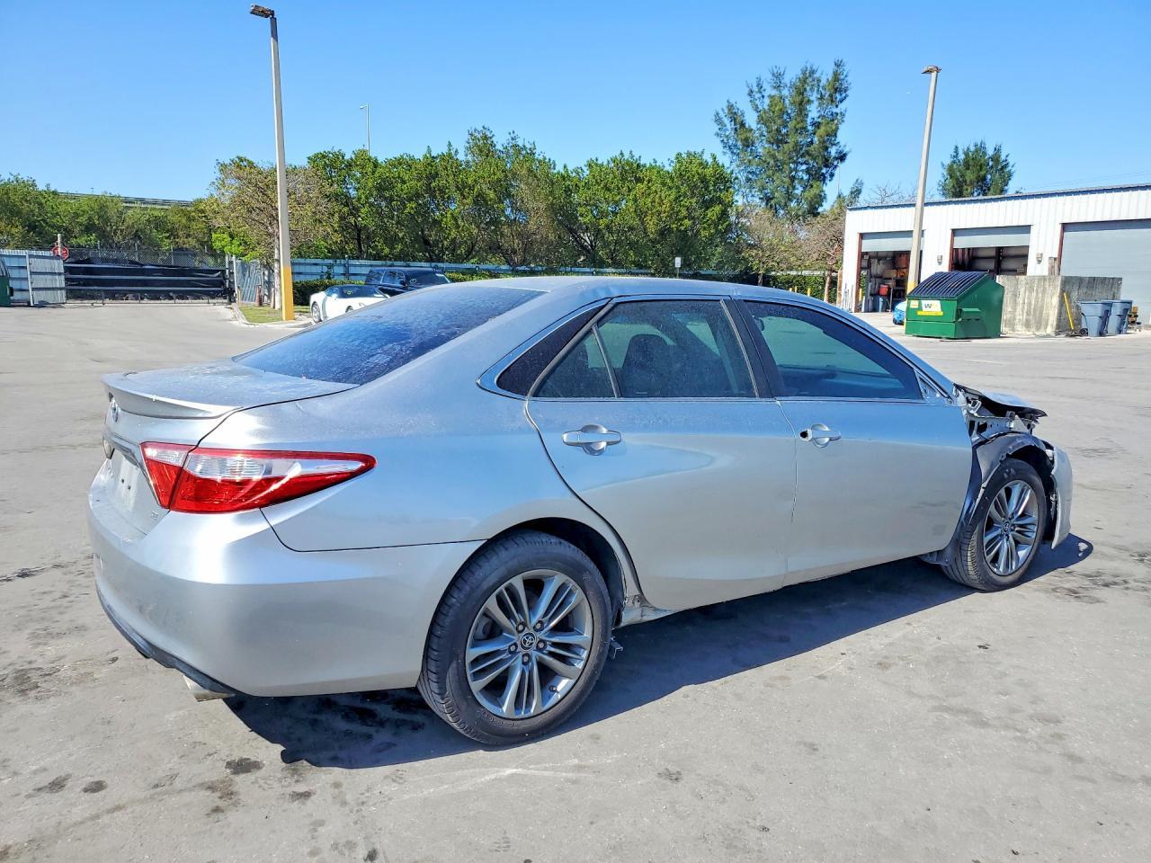 2015 Toyota Camry Se - Фото 3