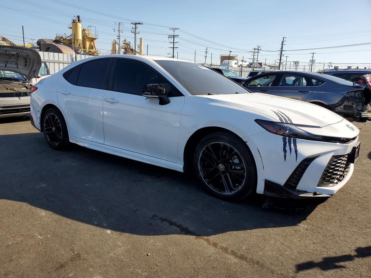 2025 Toyota Camry Se - Image 4