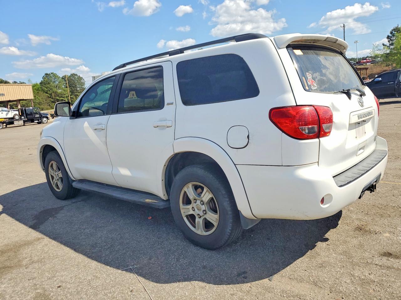 2011 Toyota Sequoia Sr5 - Фото 2