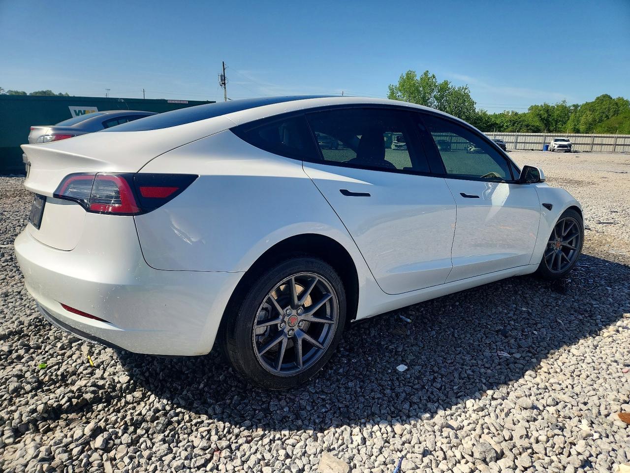 2023 Tesla Model 3 - Фото 3