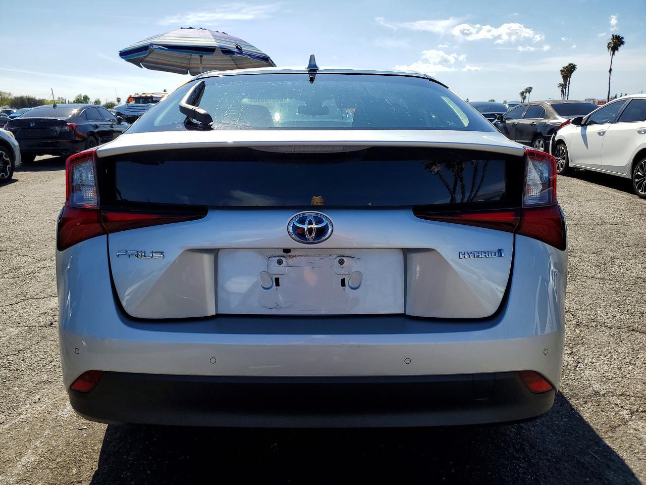 2022 Toyota Prius Le - Фото 6