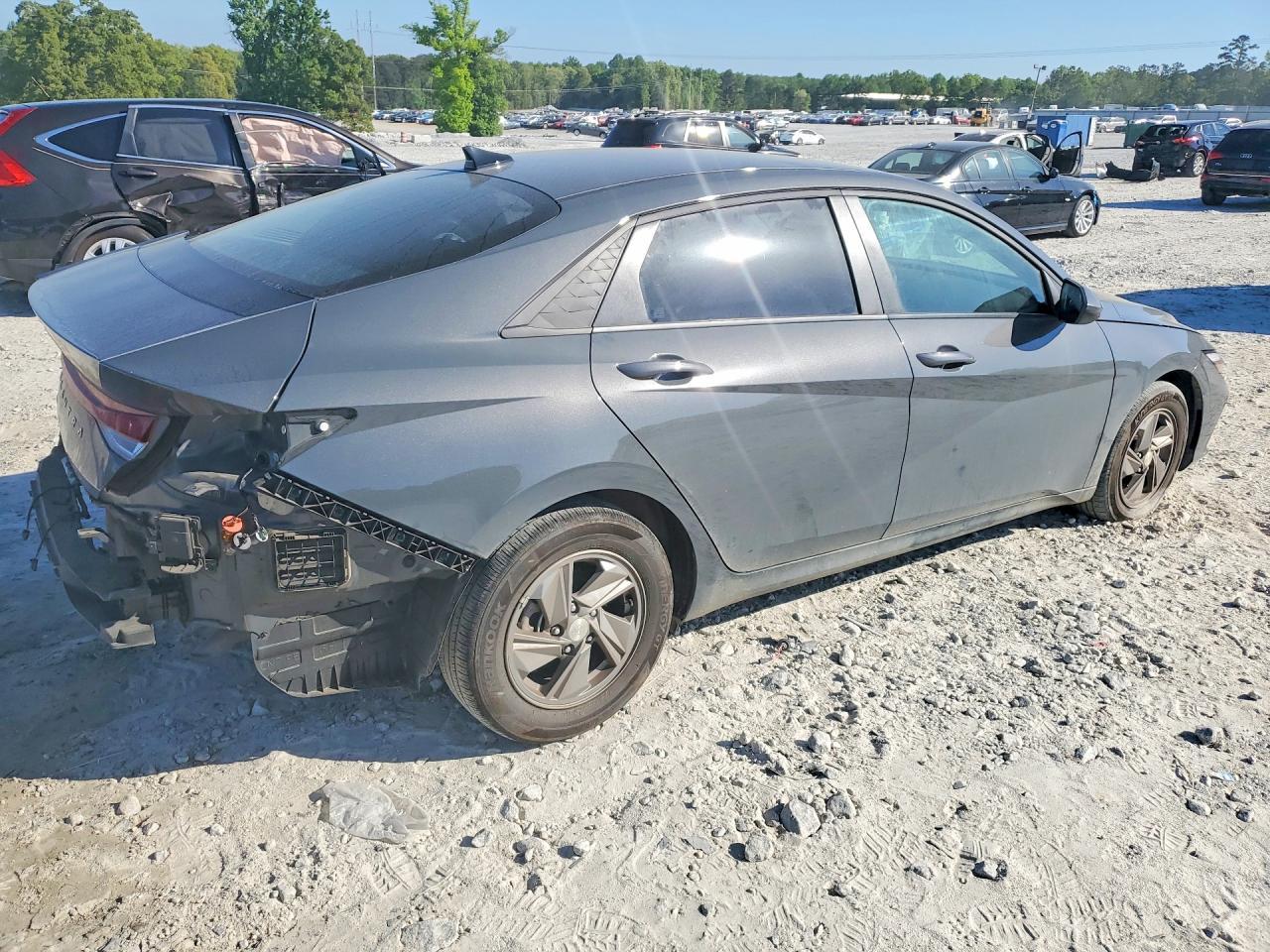 2025 Hyundai Elantra Se - Фото 3
