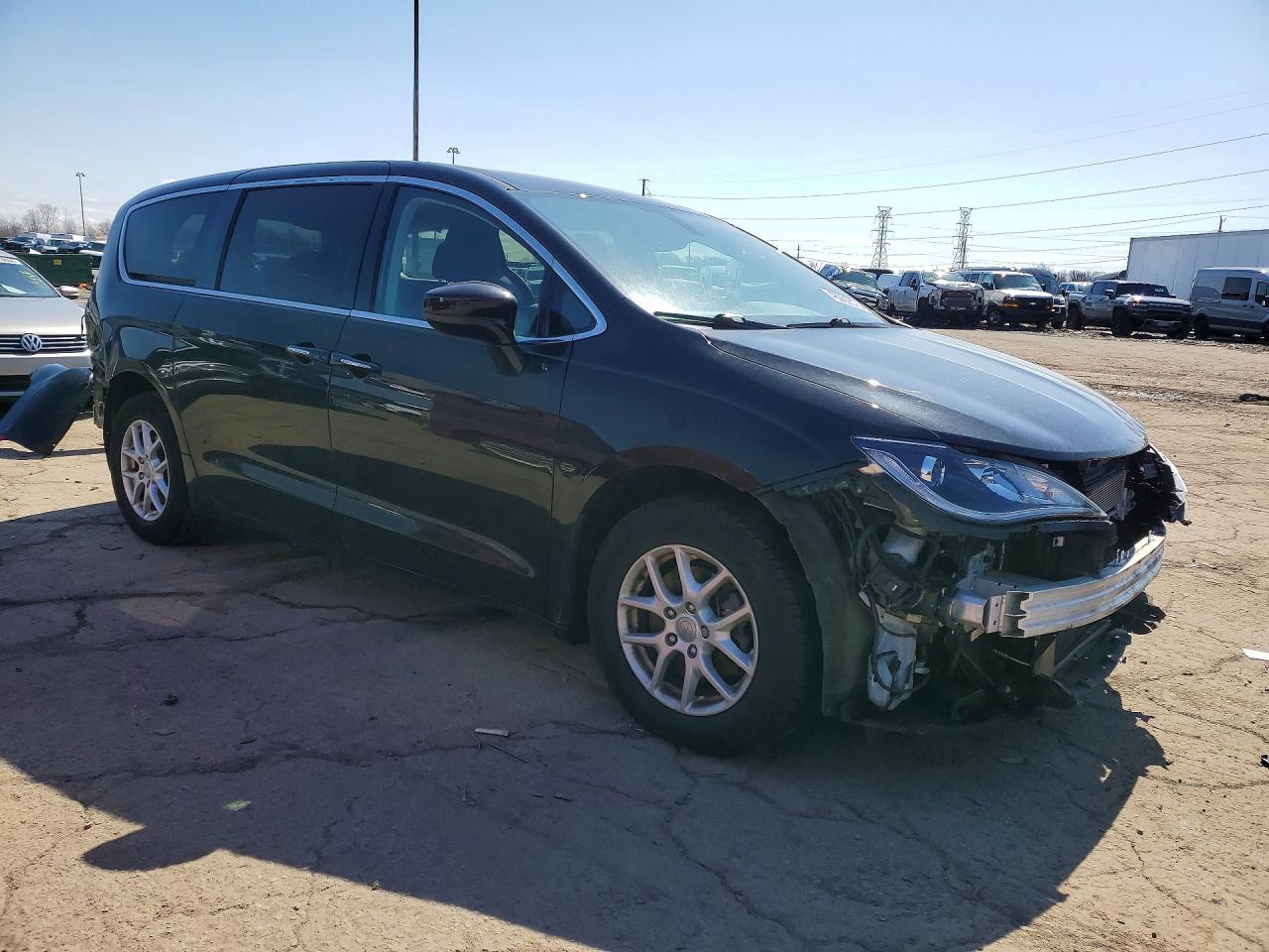 2020 Chrysler Pacifica Touring - Image 4