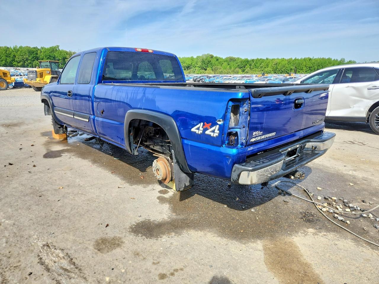 2004 Chevrolet Silverado K1500 - Image 2