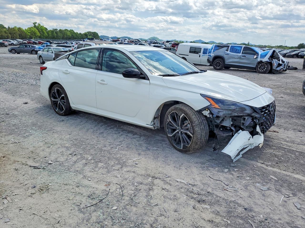 2024 Nissan Altima Sr - Фото 4