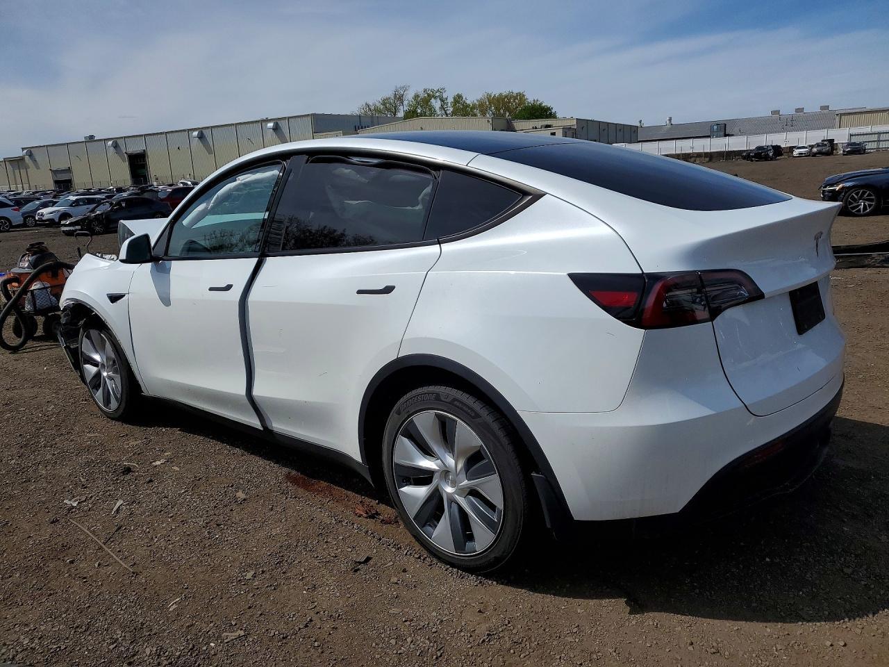 2023 Tesla Model Y - Image 2