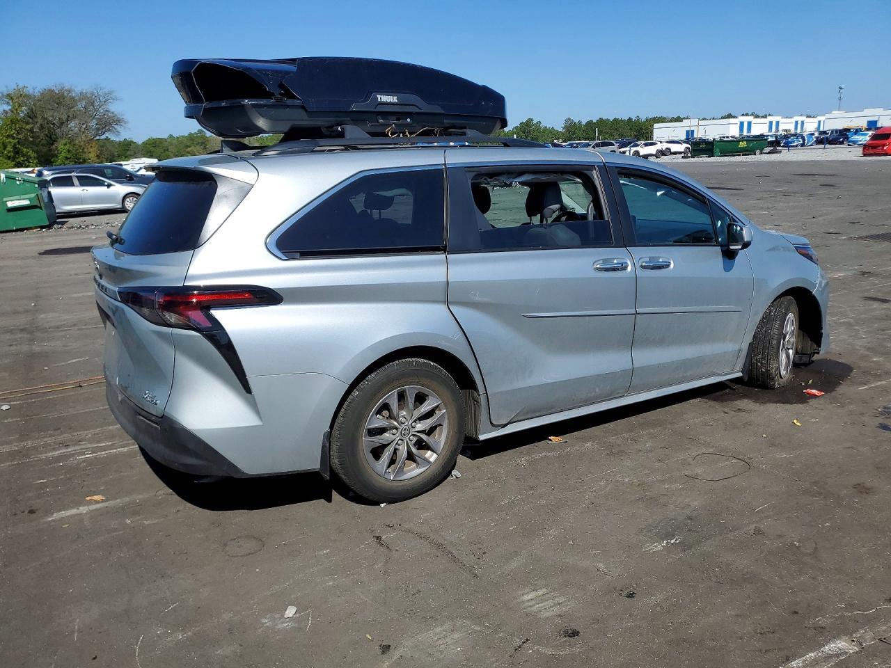2023 Toyota Sienna Xle - Фото 3