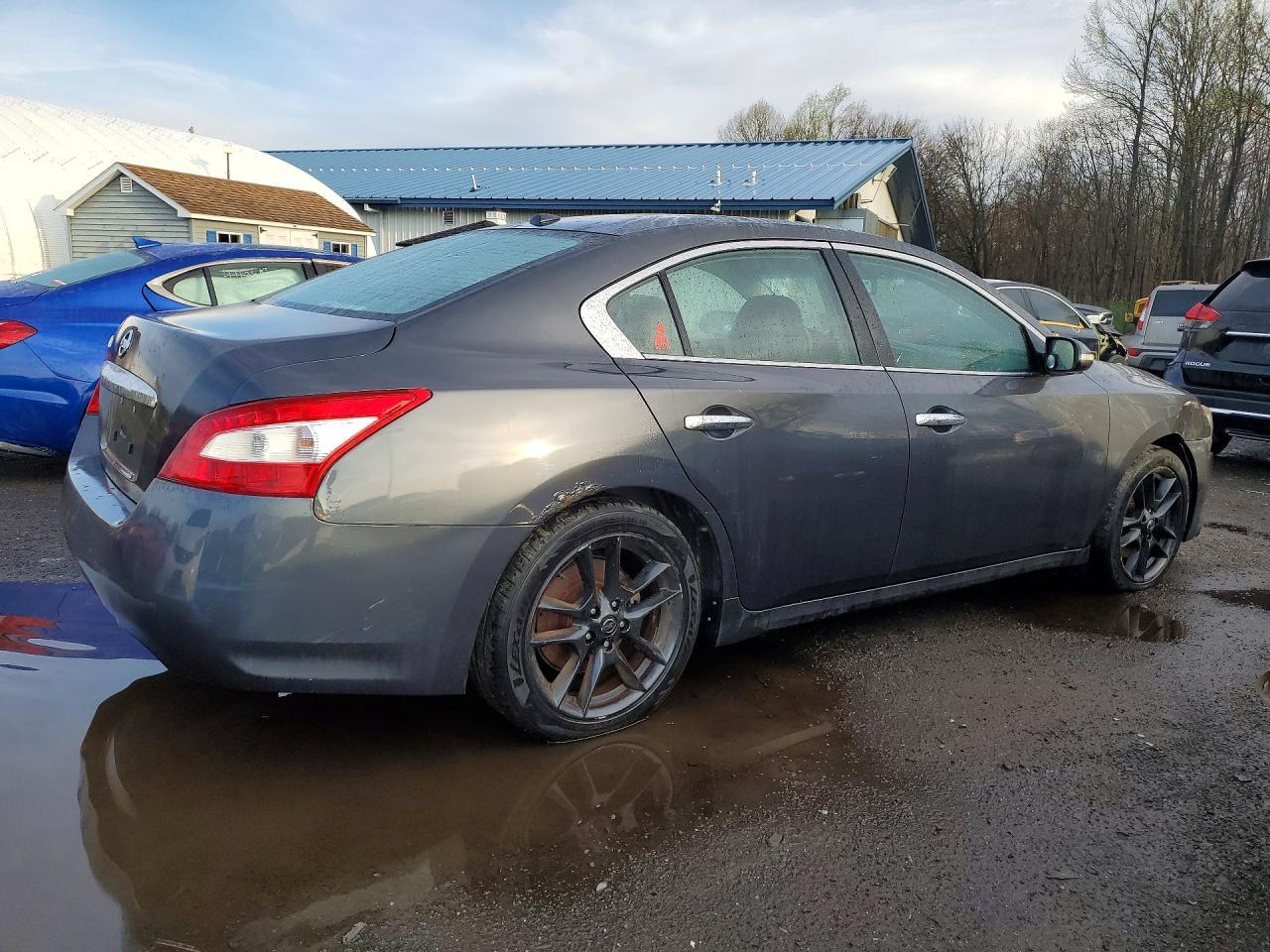 2010 Nissan Maxima 3.5 S - Image 3