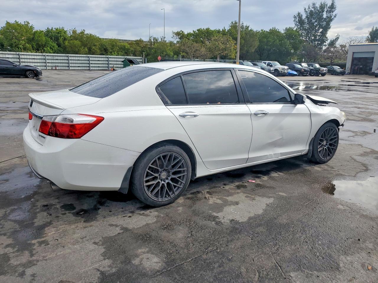 2015 Honda Accord Sport - Image 3