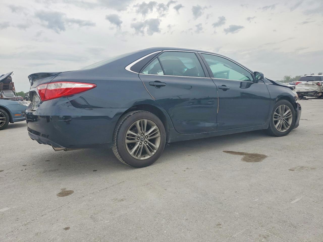 2016 Toyota Camry Se - Фото 3