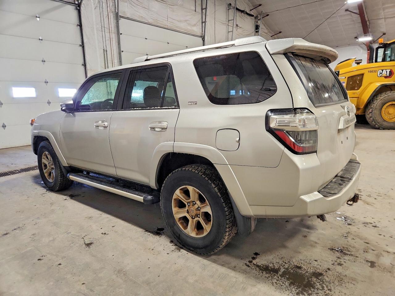 2016 Toyota 4Runner Sr5 - Фото 2