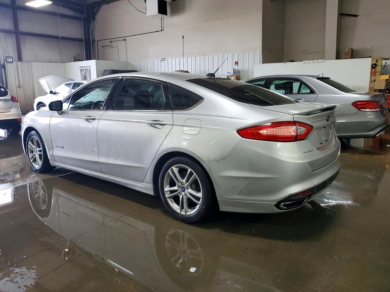 2016 Ford Fusion Se Hybrid - Фото 2