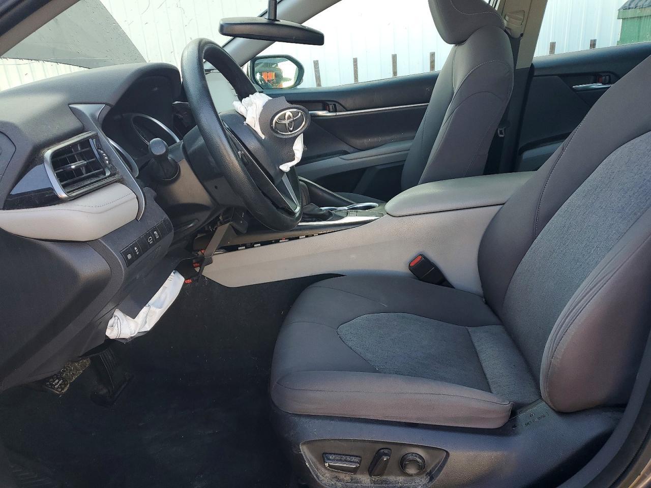 2022 Toyota Camry Le - Фото 7