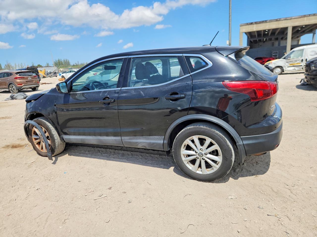 2019 Nissan Rogue Sport S - Image 2