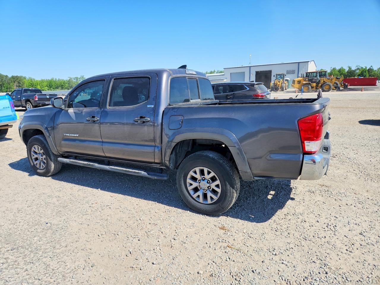 2017 Toyota Tacoma Sr5 V6 - Image 2
