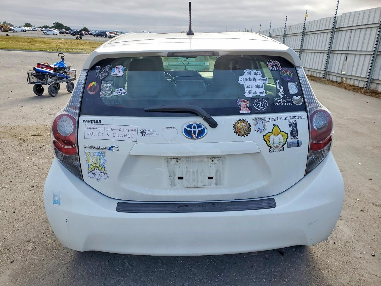 2014 Toyota Prius C One - Фото 6