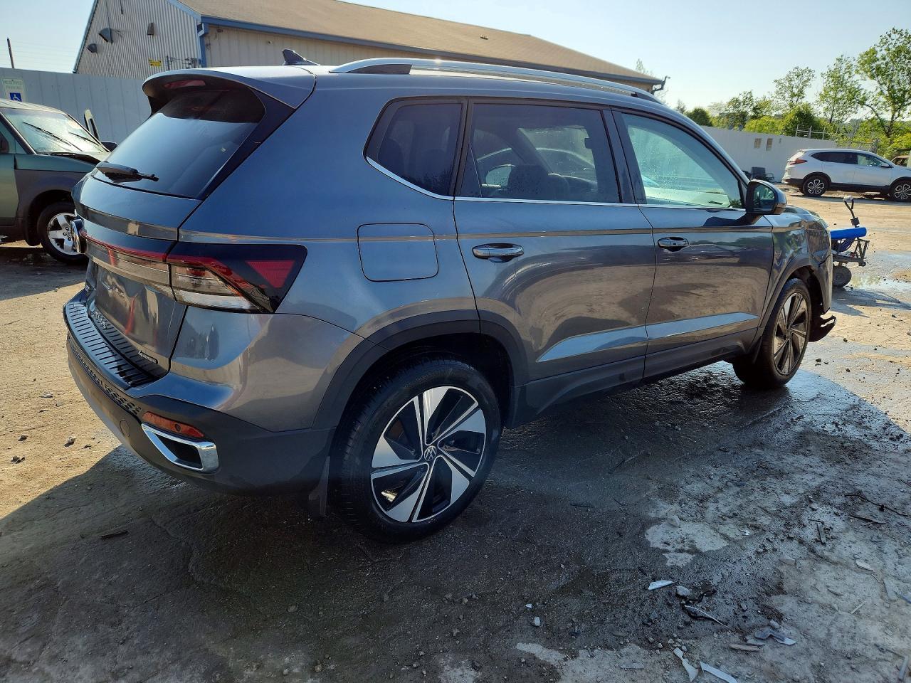 2025 Volkswagen Taos Se - Image 3