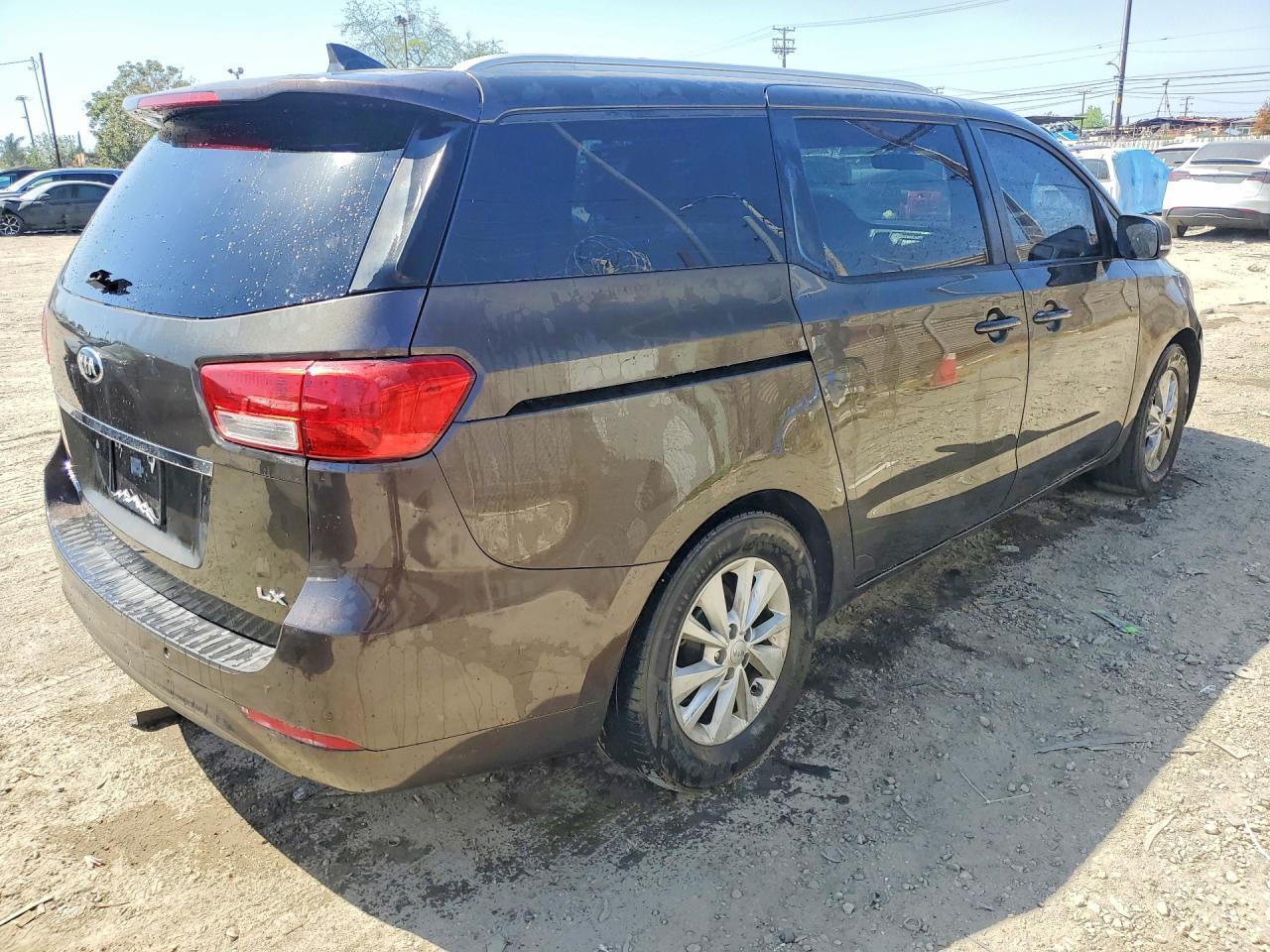 2016 Kia Sedona Lx - Фото 3