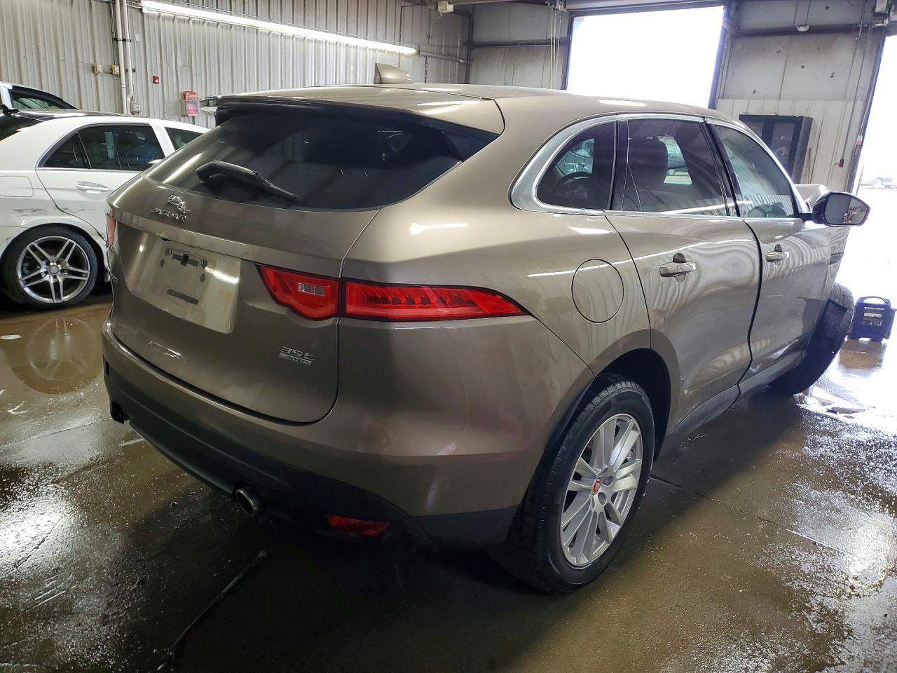 2017 Jaguar F-Pace Prestige - Image 3